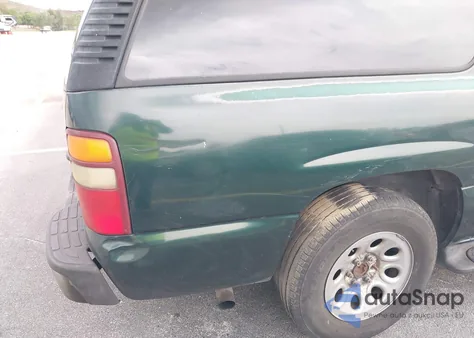 2002 Chevrolet Suburban 1500 Ls z USA, uszkodzony, nr VIN 1GNEC16Z62J219820